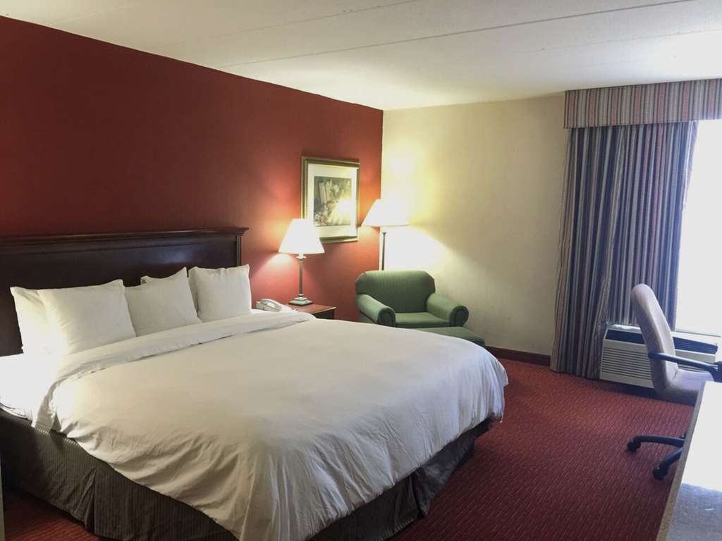 Clarion Hotel Indianapolis Room photo