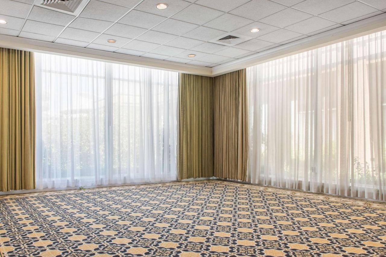 Clarion Hotel Indianapolis Exterior photo